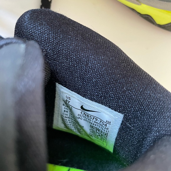 NIKE KID KYRIE IRVING BASKETBALL SHOES - Picture 6 of 6